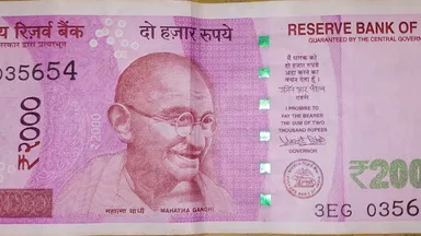A ₹2,000 Indian rupee banknote