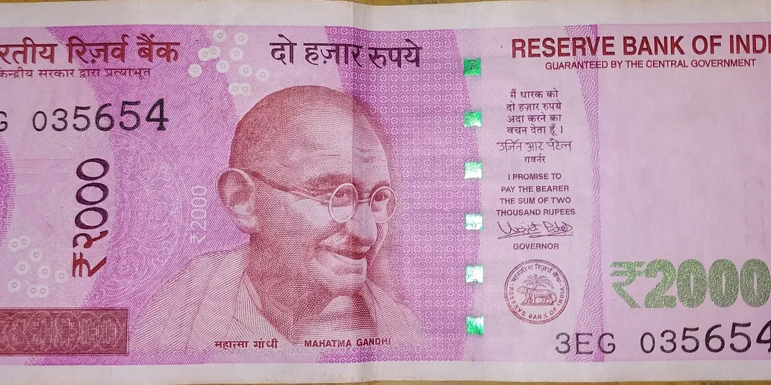 A ₹2,000 Indian rupee banknote